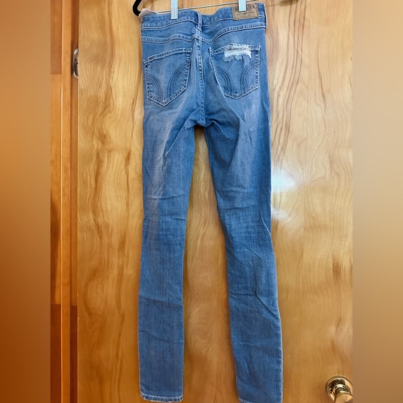 Hollister Denim Skinny Jean Embroidered and Destroyed 0R - Picture 4 of 4